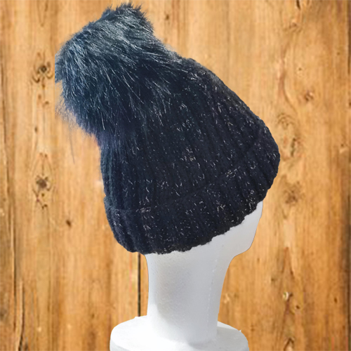 Bonnet Noir en Bonnie Femme avec Pompon
